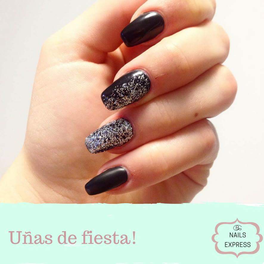 NAILSEXPRESSBY1's tweet photo. #SummerNails
Negro con brillo de plata!
#NailsExpressByRossie
Agendá tu turno:
021 606 024 / 0981 288 669 https://t.co/LxBGxkJcvu