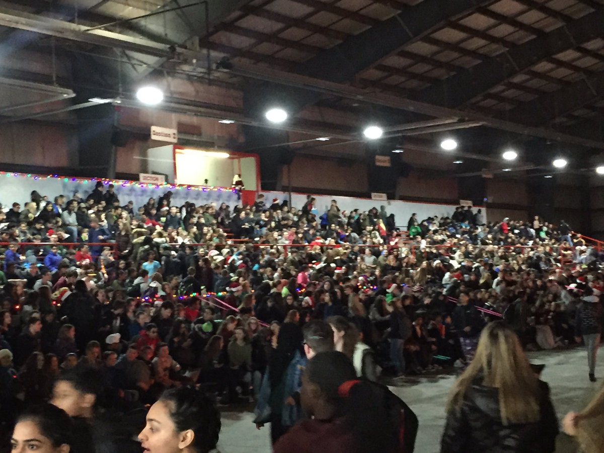 maionscience's tweet image. Merry Christmas @LordTweedsmuir   Getting ready for our first Christmas assembly in a long time! #ltslearns #sd36learn