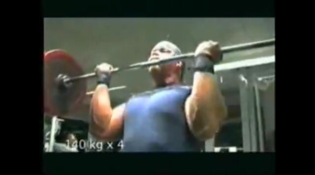 青山隼丈 Ar Twitter マグナスサミュエルソンの腕トレバーベルカールで140kgは笑った