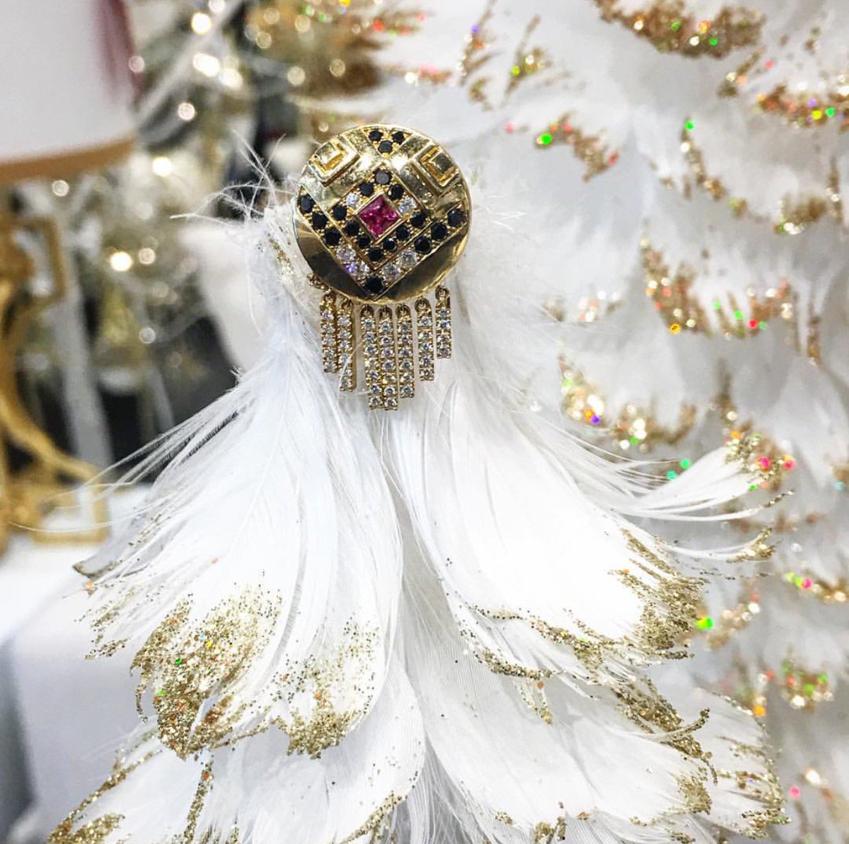 Loving <a href="/BagSnob/">Tina Chen Craig</a> &amp; <a href="/Nouvel_Heritage/">Nouvel Heritage</a> getting in the holiday spirit!