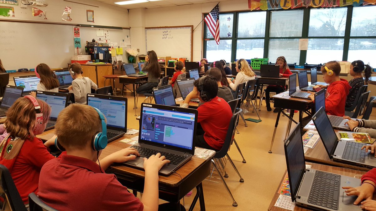 mrsevans812's tweet photo. #hourofcode @jnbtaylor https://t.co/pIgjKHg9KJ
