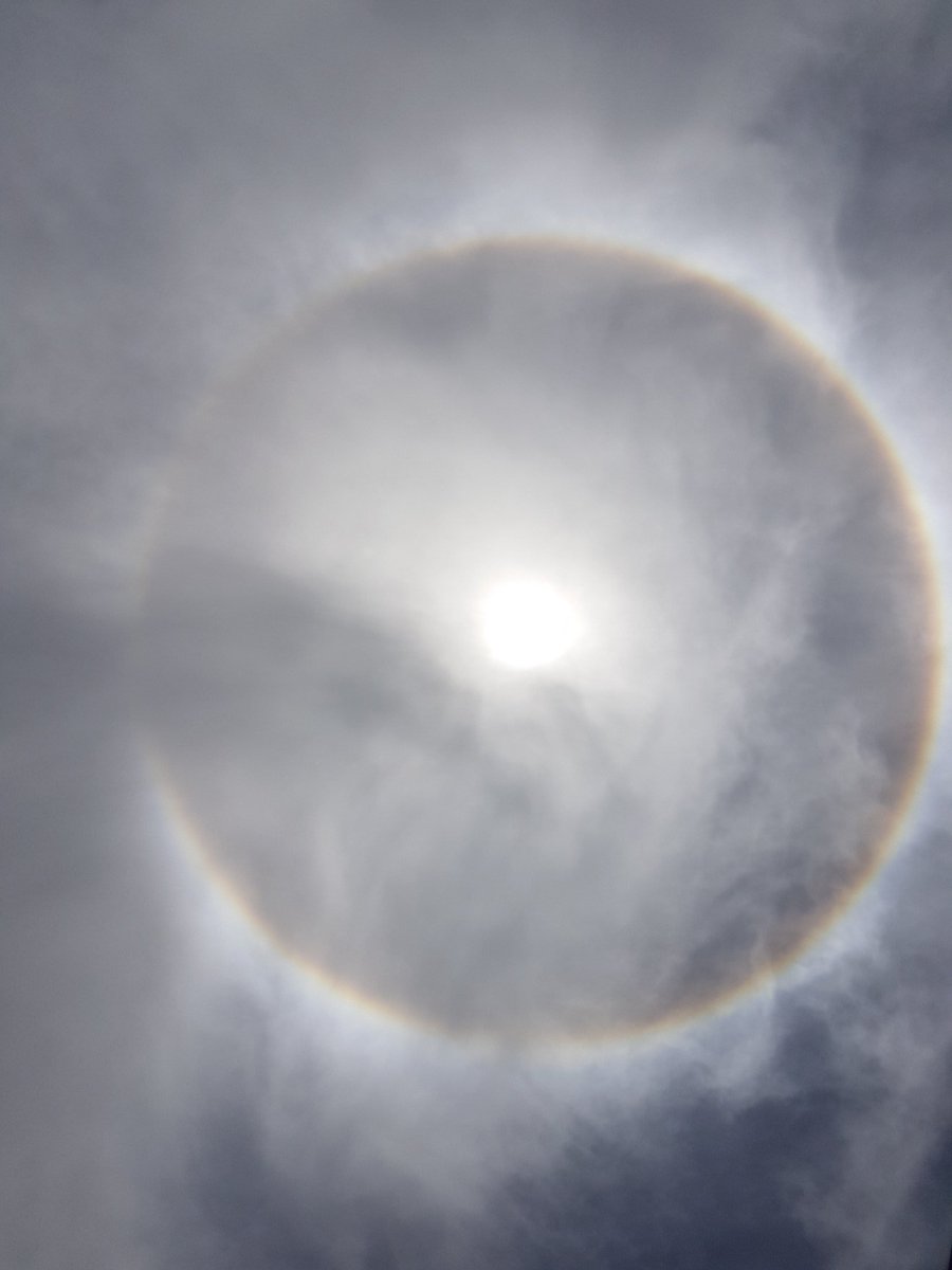 Jipsy1970's tweet photo. @todonoticias así estamos viendo  el sol en Lincoln Pcia de Bs As. Saludos a todos y bien finde !!!! https://t.co/2YsmOkJDg3