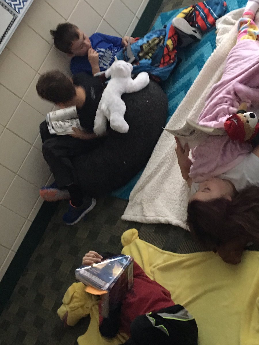 MsWoldsClass's tweet image. Enjoying our Friday by building our reading stamina and staying warm! #SLPPantherproud #NPProud