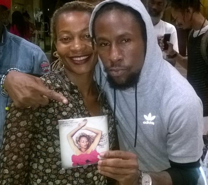 FortunateMaten3's tweet photo. He got his copy wah u waiting 4??Blessed love n respek! @TheRealJahCure @RitmicReggae @grampsmorgan  #LoveSweatFears https://t.co/cMLBk67USs