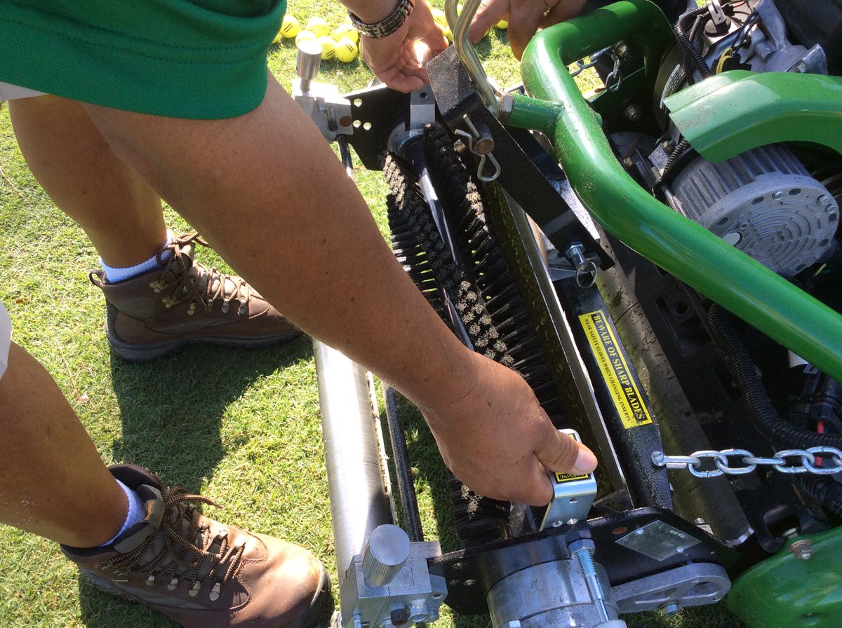 True-Surface Trekker demo 👍 w/multi app. inserts, 2 min. changeout, triplex w/multi app. inserts <a href="/ShowTurf/">ShowTurf</a> <a href="/TrueSurface/">True-Surface</a>