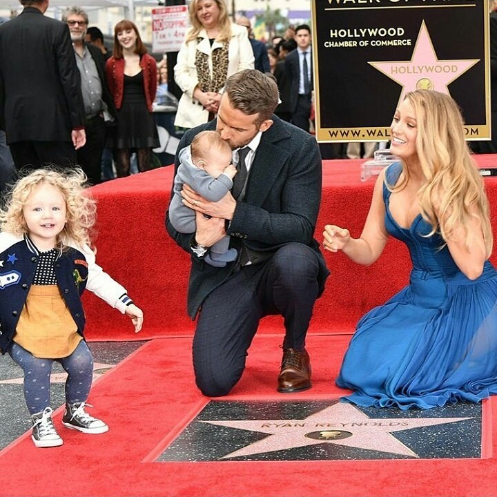 en_yahs_88's tweet photo. I always ship Dan Humphrey for S but Ryan is better..He's really into her.ππWish i could find one for keeps.. #happyfamily #ryanandblake https://t.co/GQbqPXzW2Y