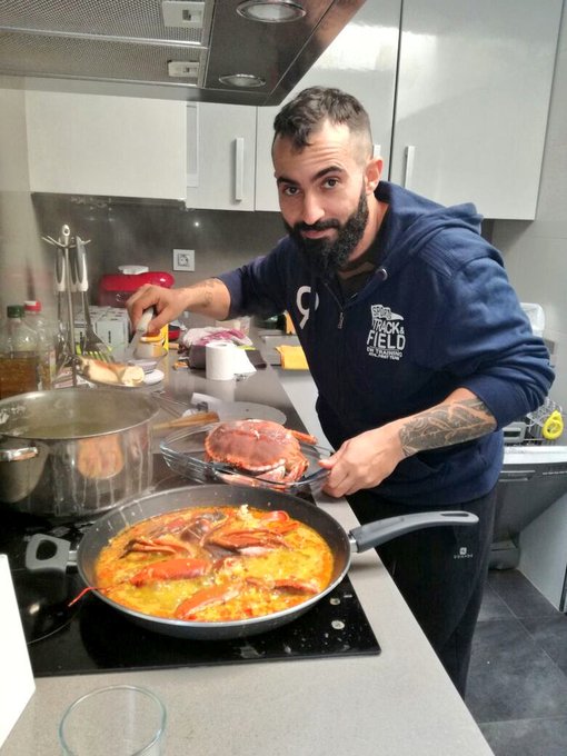 Estoy hecho un cocinillas eh @FridaSante ? jejej #bueydemar #arrozconbogabante https://t.co/4wthwVGv<a class="tags" href="/tag/fridasante">@fridasante</a><a href="/tag/bueydemar"class="tags"><span>#bueydemar</span></a><a href="/tag/arrozconbogabante"class="tags"><span>#arrozconbogabante</span></a>