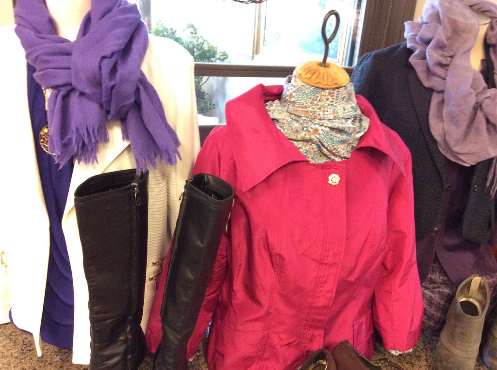TocoTreasures's tweet photo. Today and tomorrow 50% off all clothing,shoes, scarves and Christmas items!!! #wellspringliving #makeitzero https://t.co/z0t8q2pKqA