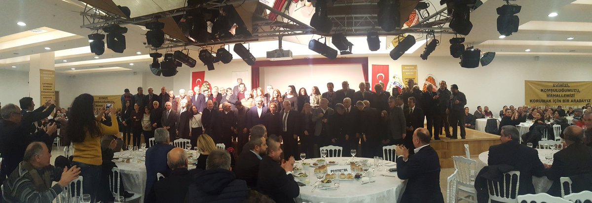 Sarıyer Mahalleler Birliği Dayanışma Gecesi'nde yerleşim yerlerimizin hukuki güvenceye kavuşturulması için mücadele veren herkes sahnede.