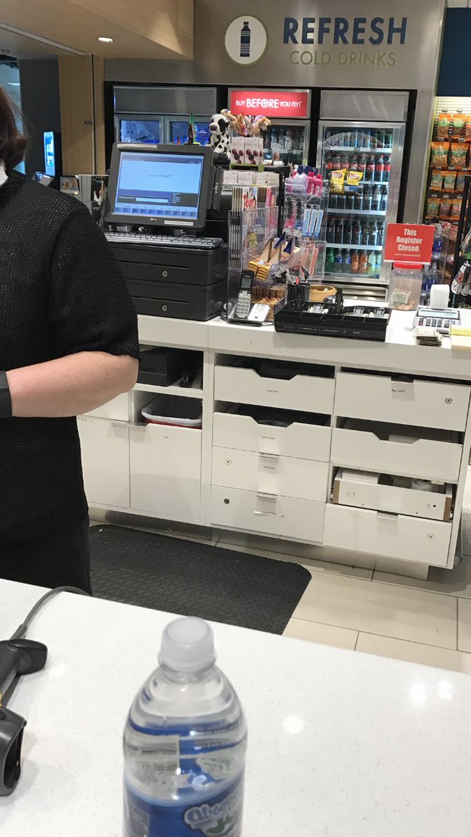 Kenseb's tweet image. When everyone wants to help you buy a bottle of water but forgets the importance of the cash.. 😳😳 #heybabyigotyourmoney #policyfail