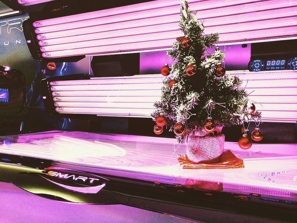 SmartSolarium's tweet photo. #christmas is coming... Everyone want to be #tanned! Get inside a #sunbed #SmartSolarium t… https://t.co/dhvhm1DpEz https://t.co/UbSSIvlhu1