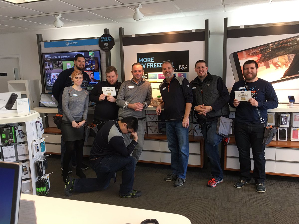 farr_timothy81's tweet photo. Saco getting ready to enjoy some tasty treats from @NorthWoods_Law @TiffyOliveira #ourNE https://t.co/OTAKqz0QWn