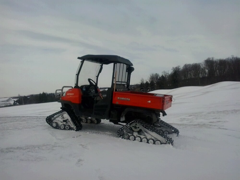Canadianeh79's tweet photo. This unit doesn't float over the snow it goes through it. #kimpex #kubota https://t.co/V5SXvIsE2F