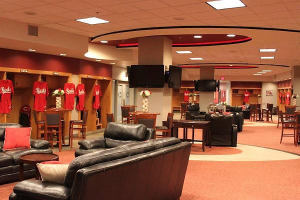 Reds's tweet image. On the 5th day of #Redsmas, our gift is 4 Reds VIP clubhouse tours + @RedsMuseum tickets! Retweet this by 4pm ET to be entered to win.
