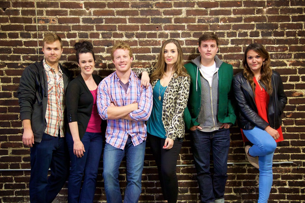 CarolynMWright's tweet image. Tonite @ 9 last performance w/ this motley crew as we bid adieu 2 @UndateableShow. 3+ years. 1,000+ laughs. #fridaynightfamily #closingnight