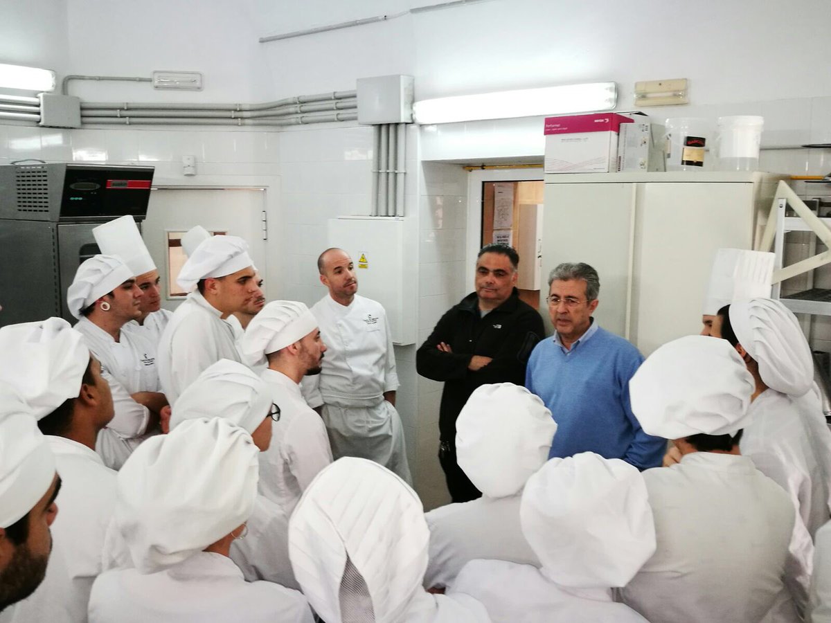 Visitar en plena hora lectiva una escuela de cocina, es disfrutar de alumnos cargados de ganas de aprender. Escuela <a href="/ehdelmarques/">Castillo del Marqués</a>