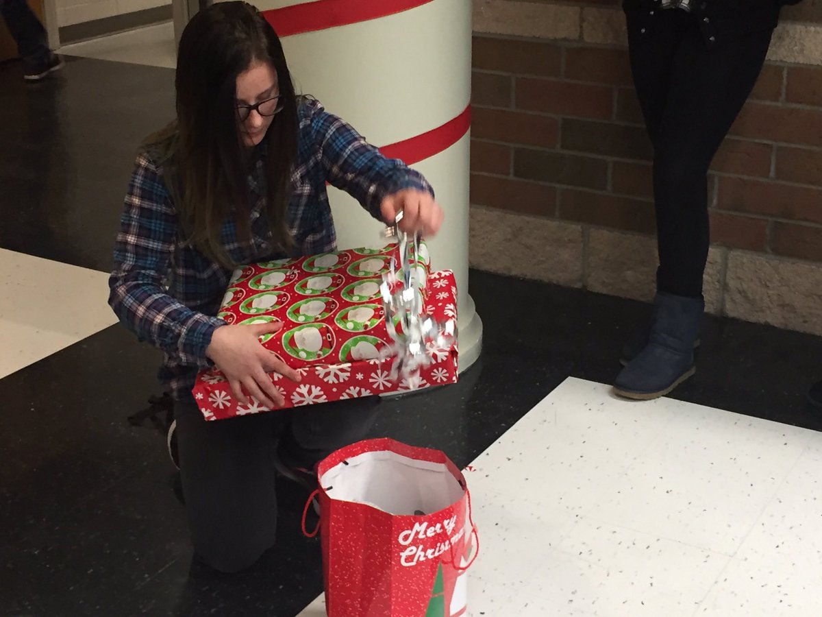 SeanEiler's tweet photo. Touching story for the holidays: The Steubenville HS rotary-interact club provided an early Christmas to a student living in a group home. https://t.co/9mcXL865r2