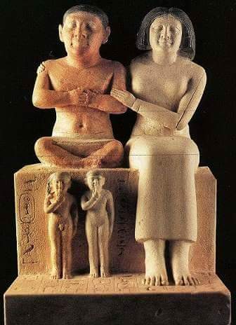 Seneb fue un escriba del Reino Antiguo, de la IV o V Dinastía, que tuvo varios cargos, como Jefe de los Enanos del Palacio #ViernesdeArteEC