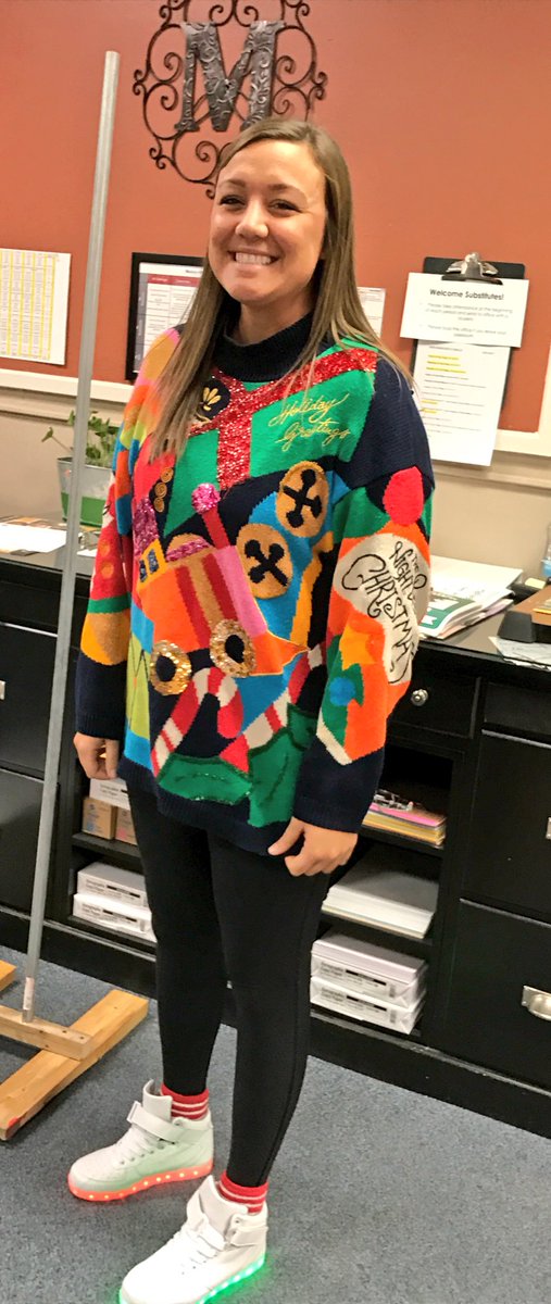 MexicoMoHS's tweet photo. Ms Ellis, MHS counselor, is walking like a 🎄 today😀 https://t.co/j7nGPbNYur
