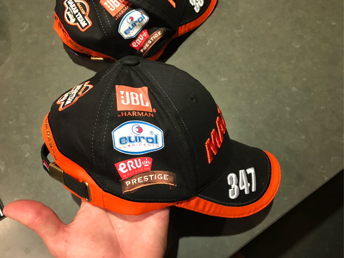 👊🏼👍 Caps arrived 🎁#dakar2017 #Maxxistyres #Timcoronel #347 &amp; myself #354 startnrs #dakarrally #EatMyDust ehh 🧀Cheese Who wants one? Retweet