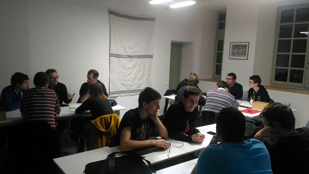 FrenchtechVR's tweet image. Équipes studieuses #doitweekend @8fablab doudou connecté, écran de supervision pour box internet et maison à oiseaux connectée