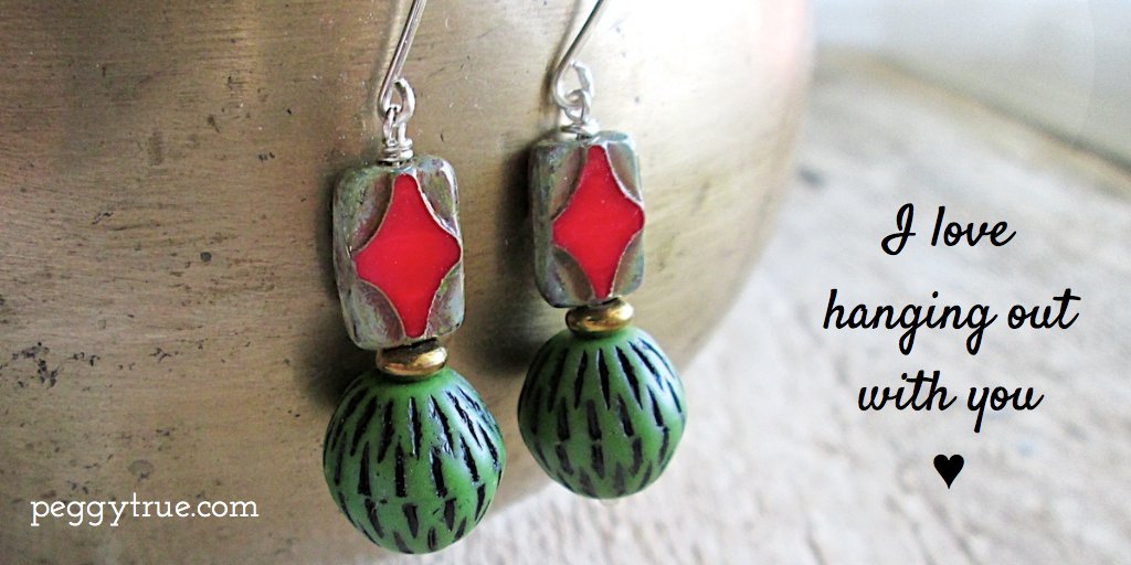 PeggyTrue's tweet photo. Festive Christmas Earrings by peggytrue https://t.co/Gj5zQrbJCQ via @Etsy  #gifts #Christmas #giftideas https://t.co/aV6chcv51q