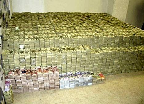 hawt_press's tweet photo. 1 Billion dollar heist. #fridayreads  #rich #money #heist #wtf https://t.co/o2MtBf8c6k https://t.co/XsjuRSkH64