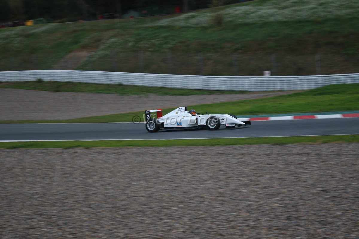 VBolea18's tweet photo. Dรญa de estreno en el @Circuitcat_es. @xlloveras_ofi y Guillem Pujeu debutan con su nuevo equipo FA Racing Team. #F4Test https://t.co/J0REclnFQL