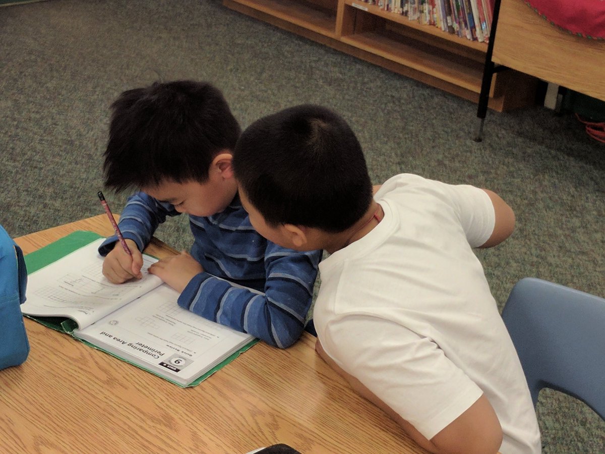 AbhiArul's tweet image. Love watching our Math Peer Tutors in action! We are building great relationships while working on math during lunch #LearningFromOneAnother