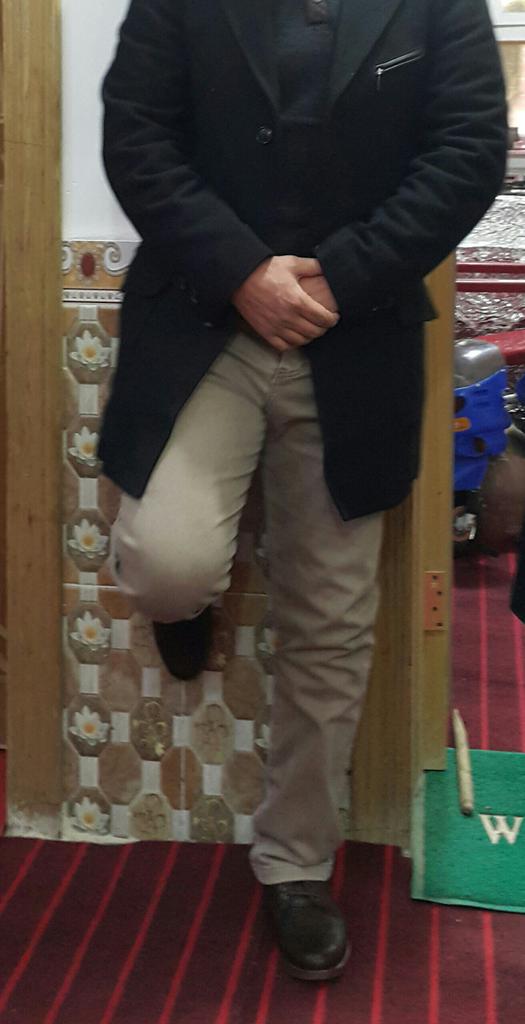 انه #طبعي سهل وضحك لكل الناس
اليغلط واليضدني #الصفحه أطويها

الذهب #صاعد ونازل وانه نفس #الصيت 
ﻻ رخصت #روحي وﻻ مغليها 

<a href="/Ab_ISM/">ياالله</a> 
<a href="/d__d57/">حيدرالعراقي</a>