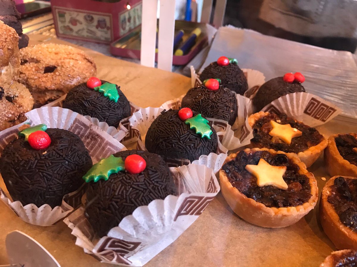 visitlondon's tweet image. Looking for some fabulously festive and delicious food in #London? Head to @boroughmarket 👇