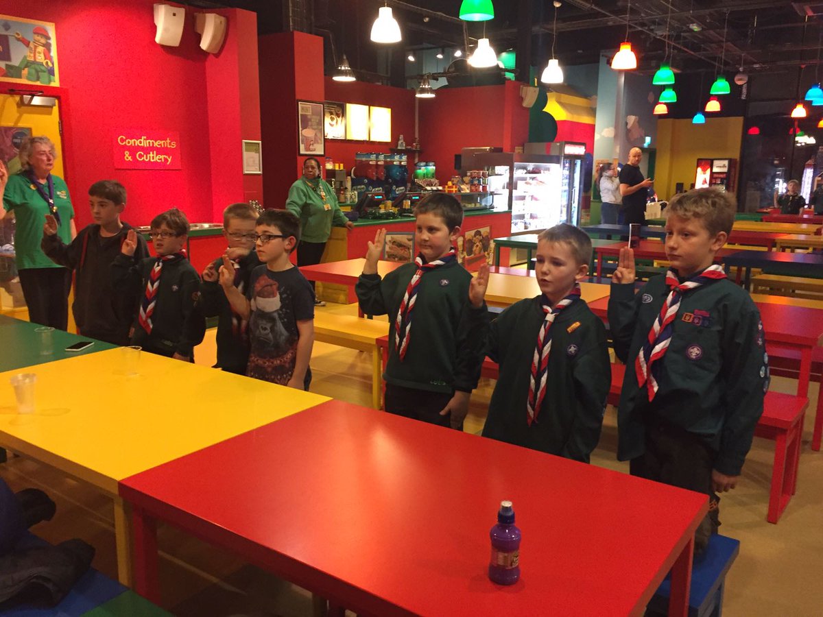 Making our promise again at <a href="/legolandtraffor/">Legoland Manchester</a> with <a href="/GMEscouts/">GME Scout County</a> for #Cub100