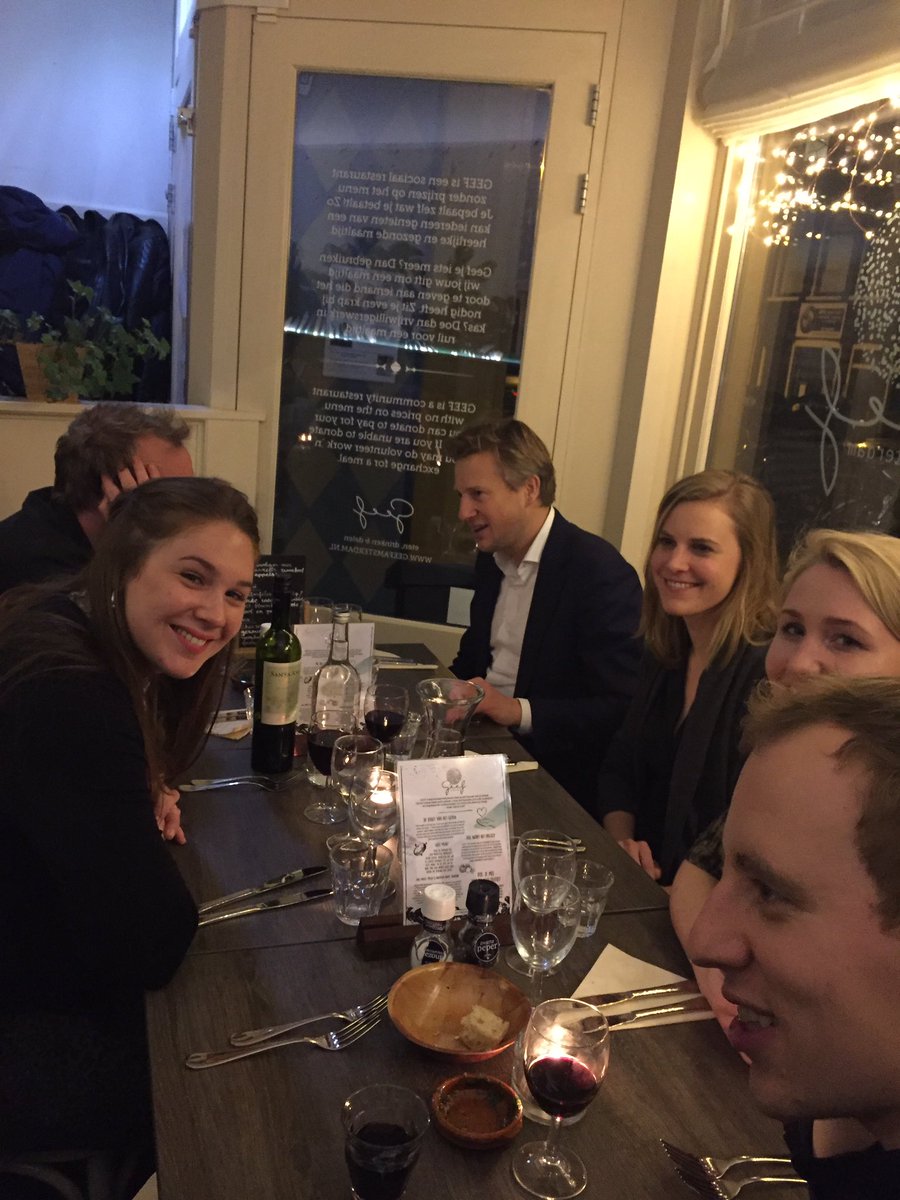 Annual dinner #SeniorFellows <a href="/HIA_NL/">Humanity in Action NL</a> bij #sociaalrestaurant #GEEF in Amsterdam..Arm of rijk bepaalt zelf prijs en geen #voedselverspilling!