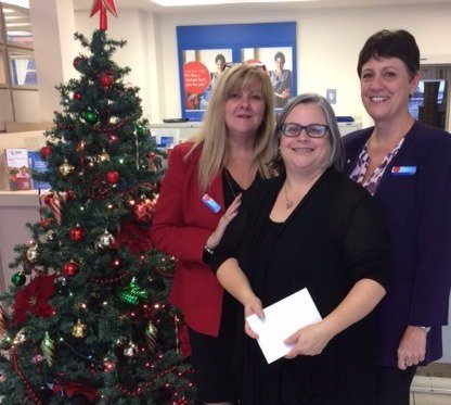Big thanks to Suzi Audet (l.) &amp; Beverly Henderson (r.) from <a href="/BMO/">BMO</a> in Pointe-Claire for the $600 donation and donation of food! #tistheseason