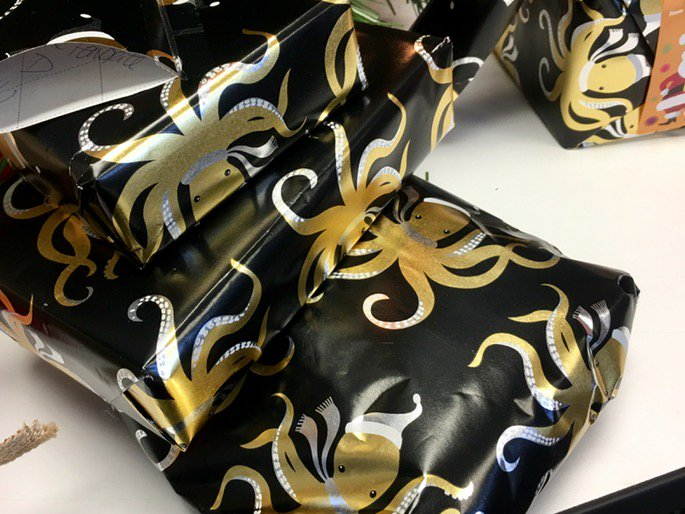 Best wrapping paper ever 🐙🎅🏻. Merry Squidmas 🦑