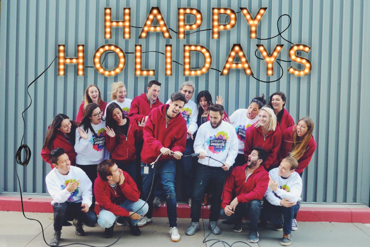 dickclarkprod's tweet image. Wishing you a Happy Holidays from the dcp Brand, Marketing &amp;amp; Digital Strategy team! ✨