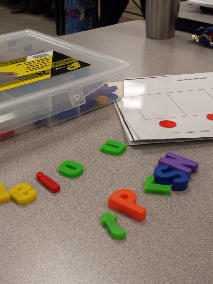 ReneeSanguin's tweet image. Sound box learning with @kimsiwak and @fortheloveoflearning #spelling