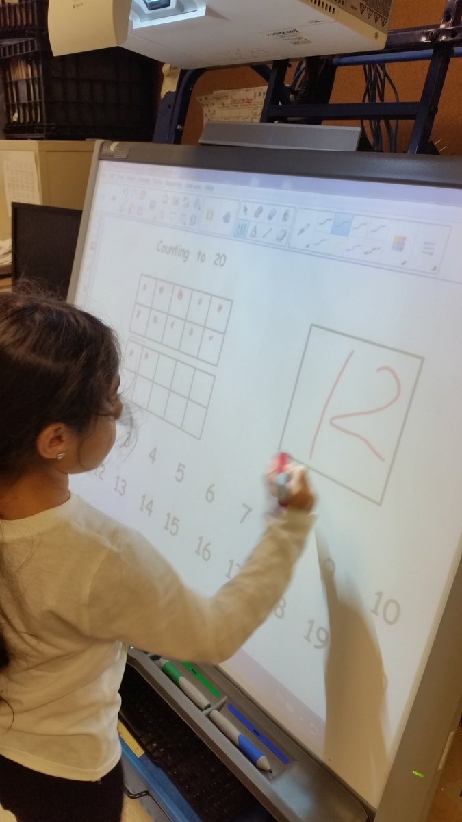 lillearnersfdk's tweet photo. Smartboard counting activity #fdknumeracy https://t.co/OppEJX5csO