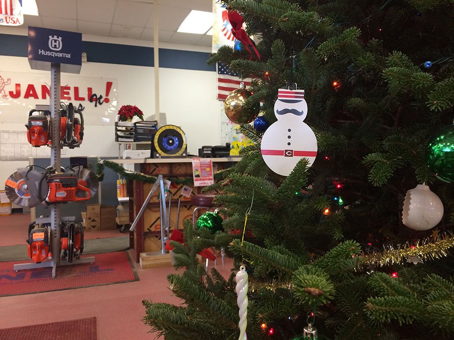 CONCRETLYYOURS's tweet photo. Happy Holidays to our friends #Staching through the snow. https://t.co/ggFUOIIeKp