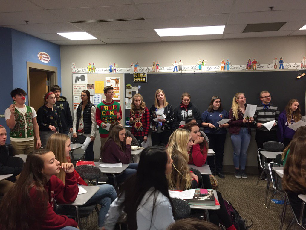 ClaraBoyles's tweet image. #APide Visit from the French class! Merçi beaucoup! #AHSWLDept