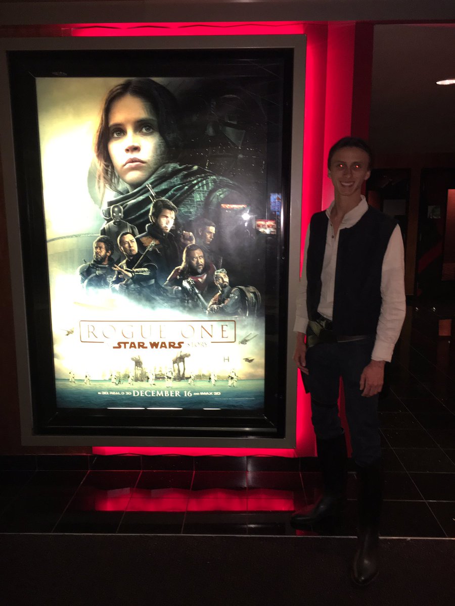 chad_ecklund's tweet photo. Last night's Rogue One premier!! It was such an amazing movie! #RogueOne #StarWars https://t.co/fjS1DwGVw8