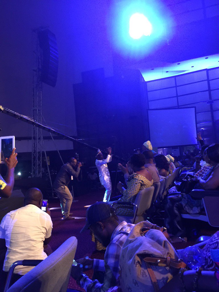 NanaPerbi in a medley extends one song to many in praise #MTNCarols2016