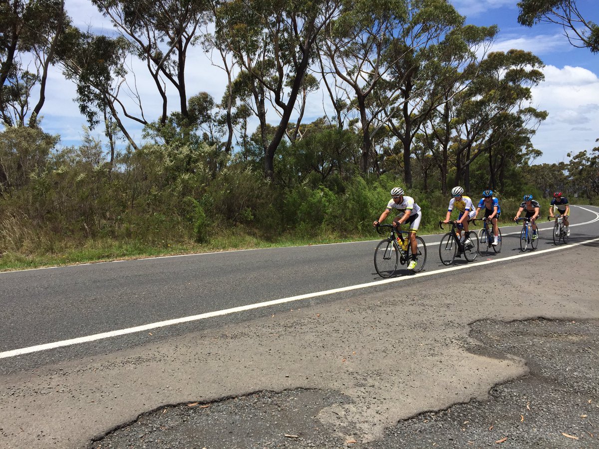 KatoExpress's tweet image. Up the Mountain again, now rolling to the Pie Shop for another rest. Would be at over 3500m of climbing so far if not 4000m.