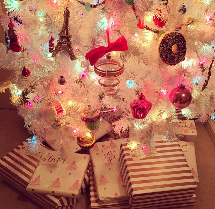 molly_rommel's tweet photo. Wrapping complete 🎁🎄 https://t.co/uLytYfwhfV