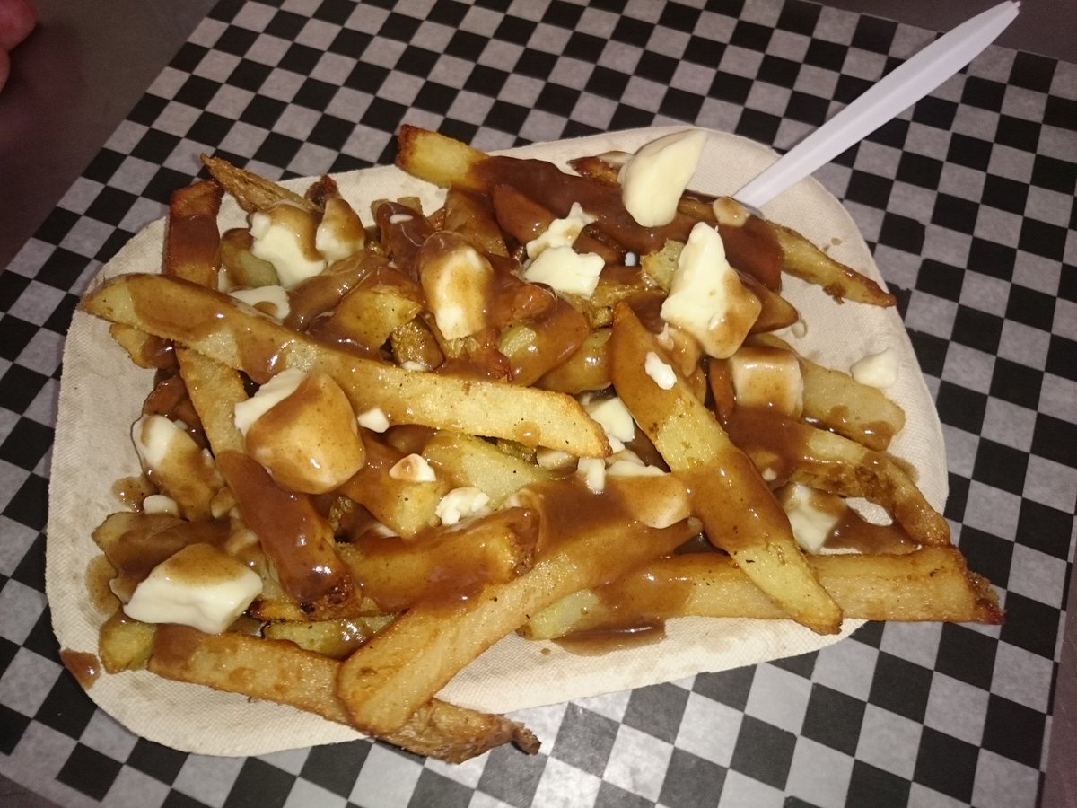 BigPappys's tweet photo. Hey we've got #Veggie options! #Veggiedog #VeggieBurg #VeggiePoutine #Draggedthruthegarden topping P up or delivery 289-389-1486 #McMaster https://t.co/V2CDxld7kT