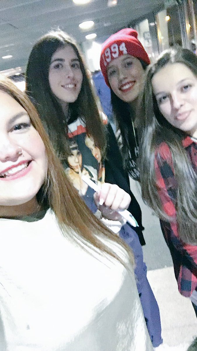 FuentRamos's tweet photo. @HoldMeBiebs_ @IamSiriaReyes Buenas noches #PurposeTourMadrid #PocoBorrosa #LasQuiero #ProntoRepetimos https://t.co/moWDG4pBoM