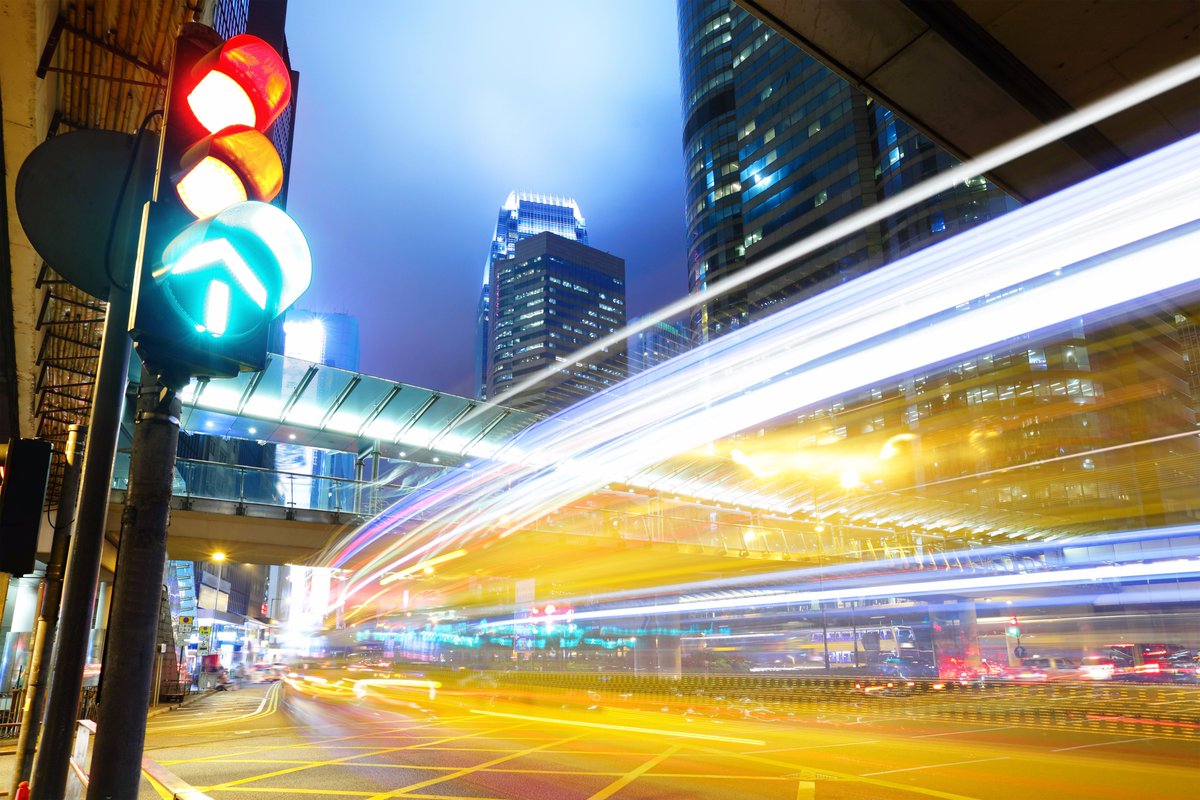 ENERGY's tweet photo. New #tech helps drivers predict traffic lights to save fuel and create safer streets. https://t.co/WI10h2rxvP🚦
#SBVPilot https://t.co/mUGZdMD5Z2