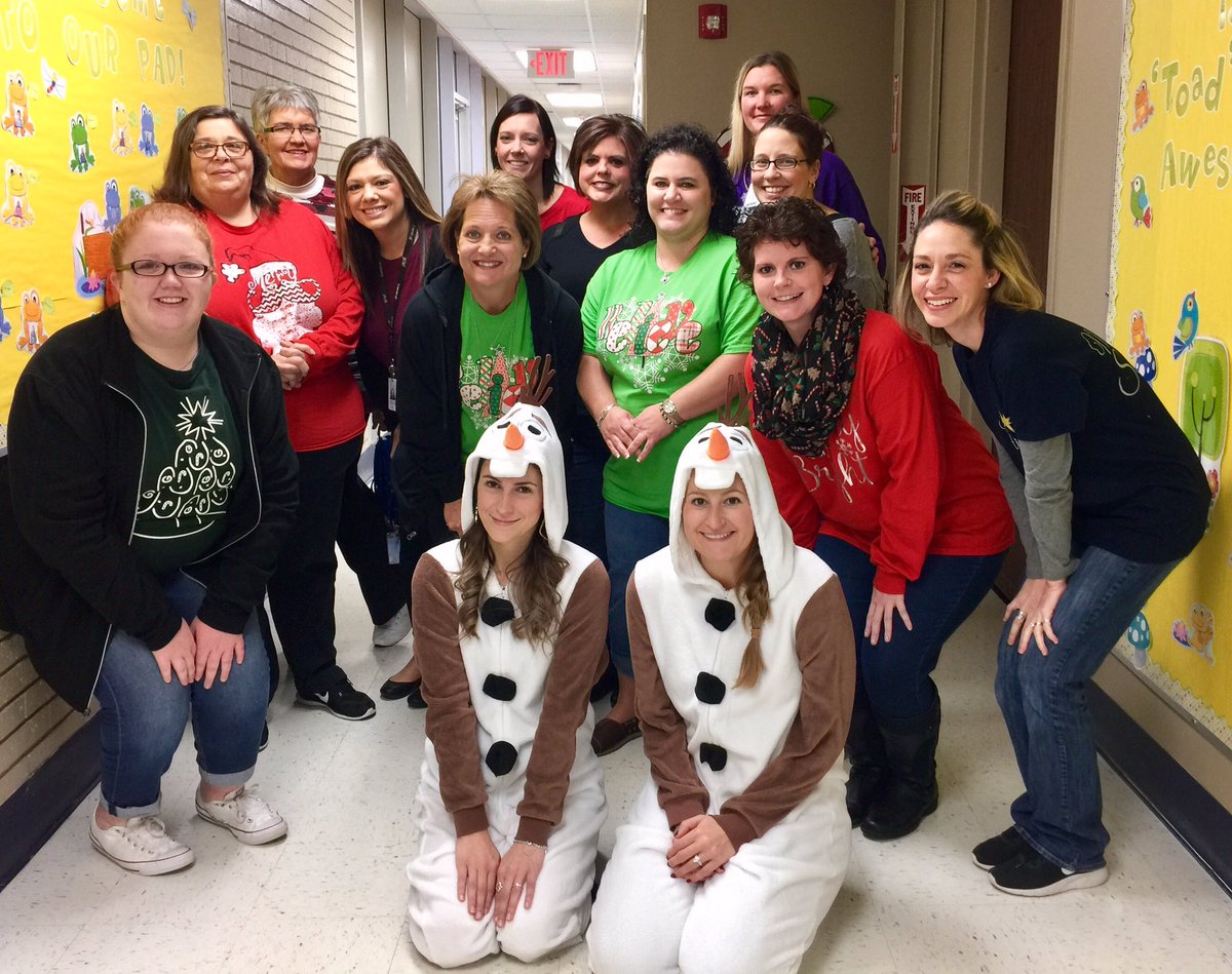 MChampagnePNG's tweet photo. Merry Christmas and Happy New Year from the #tinytribe #PNGproud #tistheseason https://t.co/r7hpZdehC0