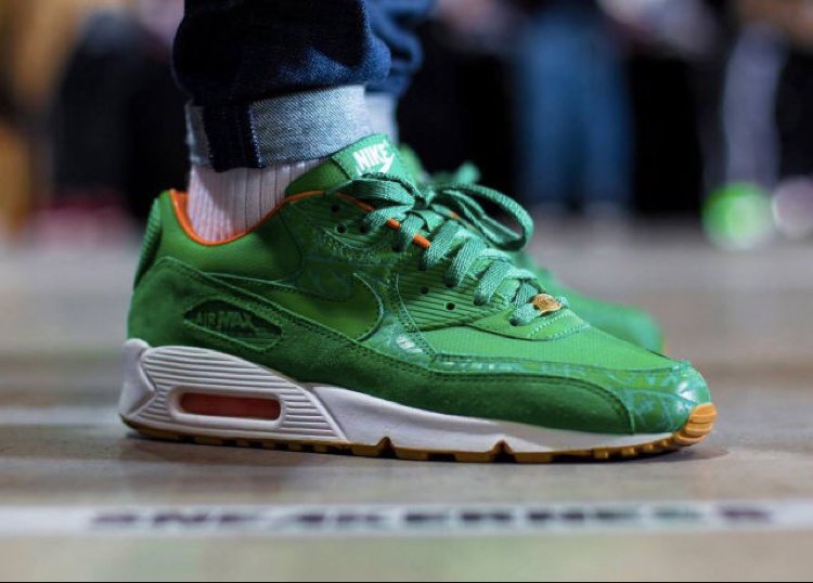iPostDopeKicks's tweet photo. These look sexy in green! #iPostDopeKicks https://t.co/QtHaM7vhru