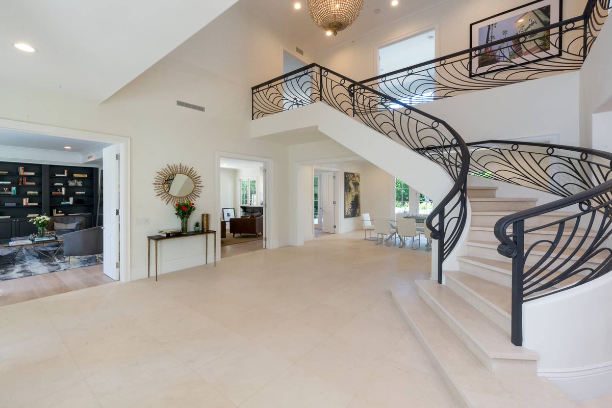 ListingZen's tweet photo. Elegant Cosmopolitan Lifestyle North of Sunset! @AouriMakhlouf @ArturGrigio @ShootingLA @coldwellbanker https://t.co/SleykIuWec https://t.co/86T6npP6Xr